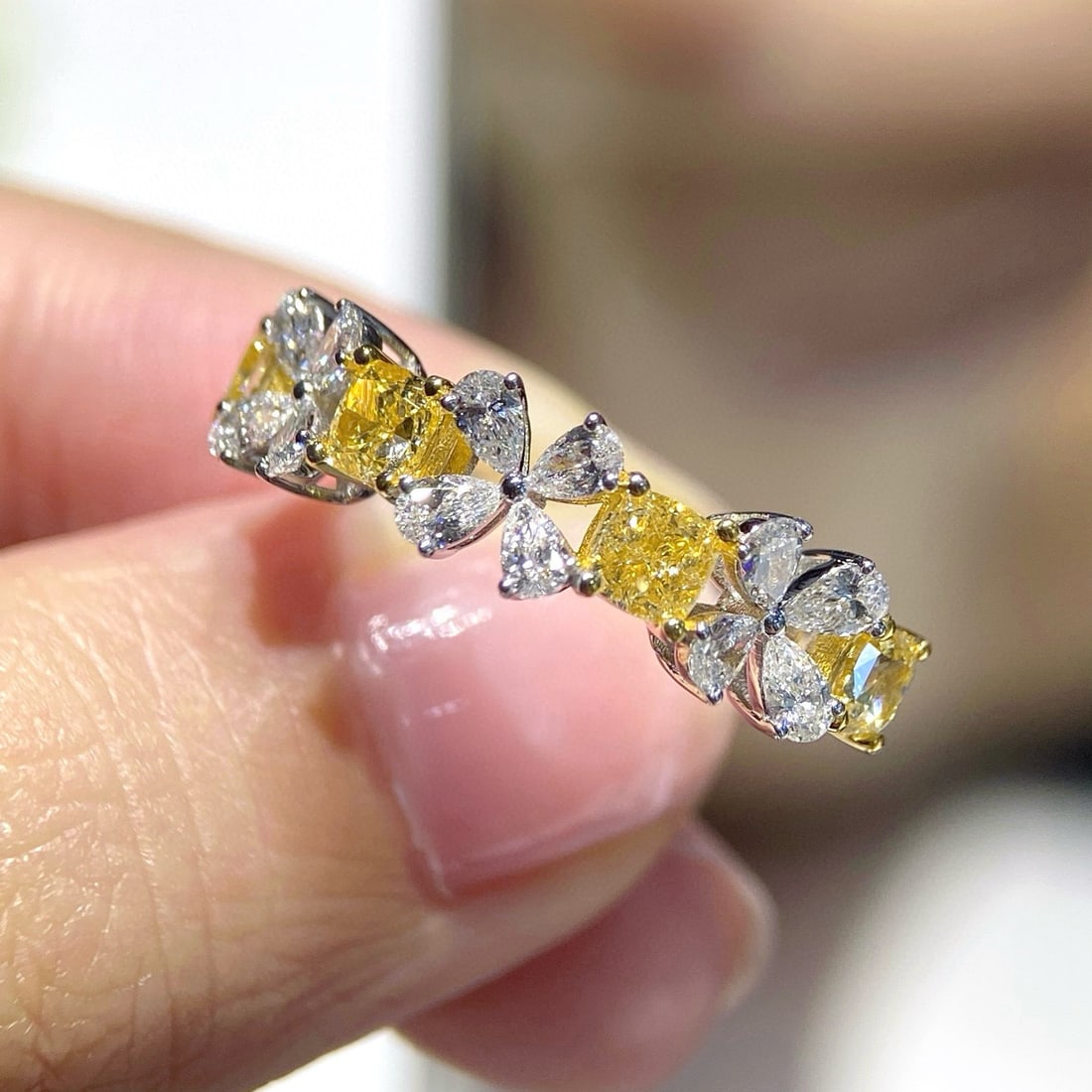 14k Gold 0.98 Ct Natural Yellow Diamond & Diamond Ring - 2