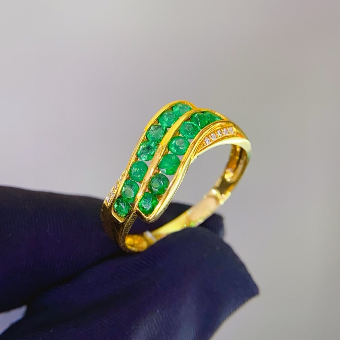 14k Gold 0.9 Ct Vivid Green Natural Emerald & Diamond Ring - 5