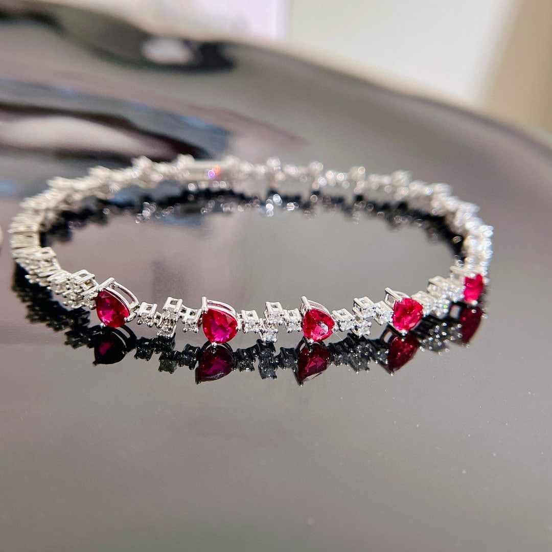 14k Gold 3.09 Ctw Natural Ruby & Diamond Bracelet: Ref:231090143 // gold content:14k gold // main gemstone:ruby // shape:pear // carat weight:1. 58ct // color:red // treatment:natural // // adjacent gemstone 2 : diamond // shape:round // carat
