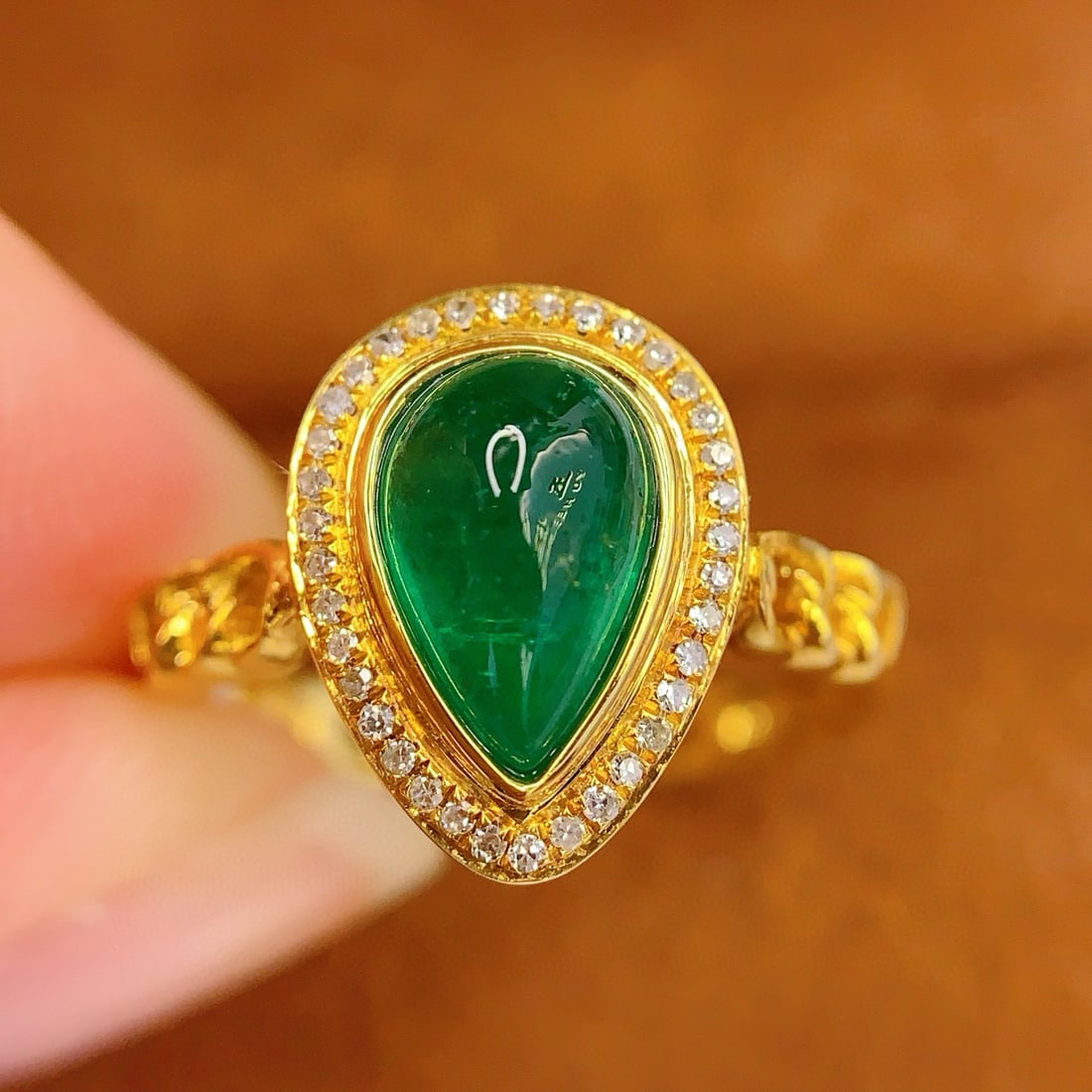 14k Gold 1.5 Ct Vivid Green Natural Emerald & Diamond Ring - 4