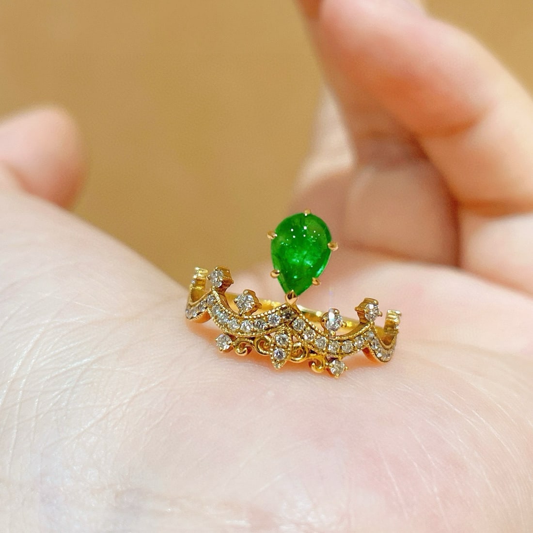 14k Gold 0.90 Ctw Vivid Green Natural Emerald & Diamond Ring - 2