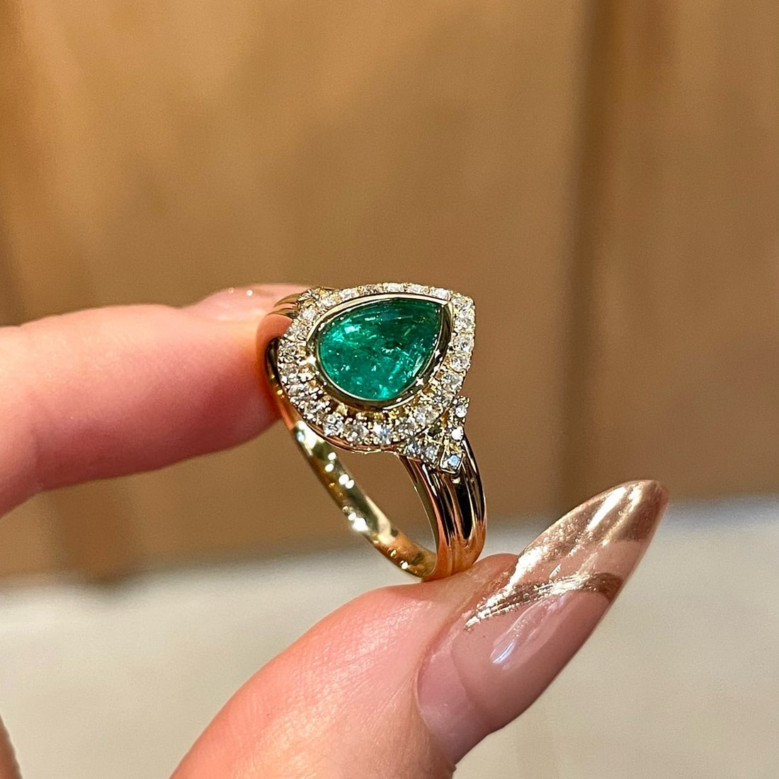 14k Gold 0.54 Ct Vivid Green Natural Emerald & Diamond Ring - 2