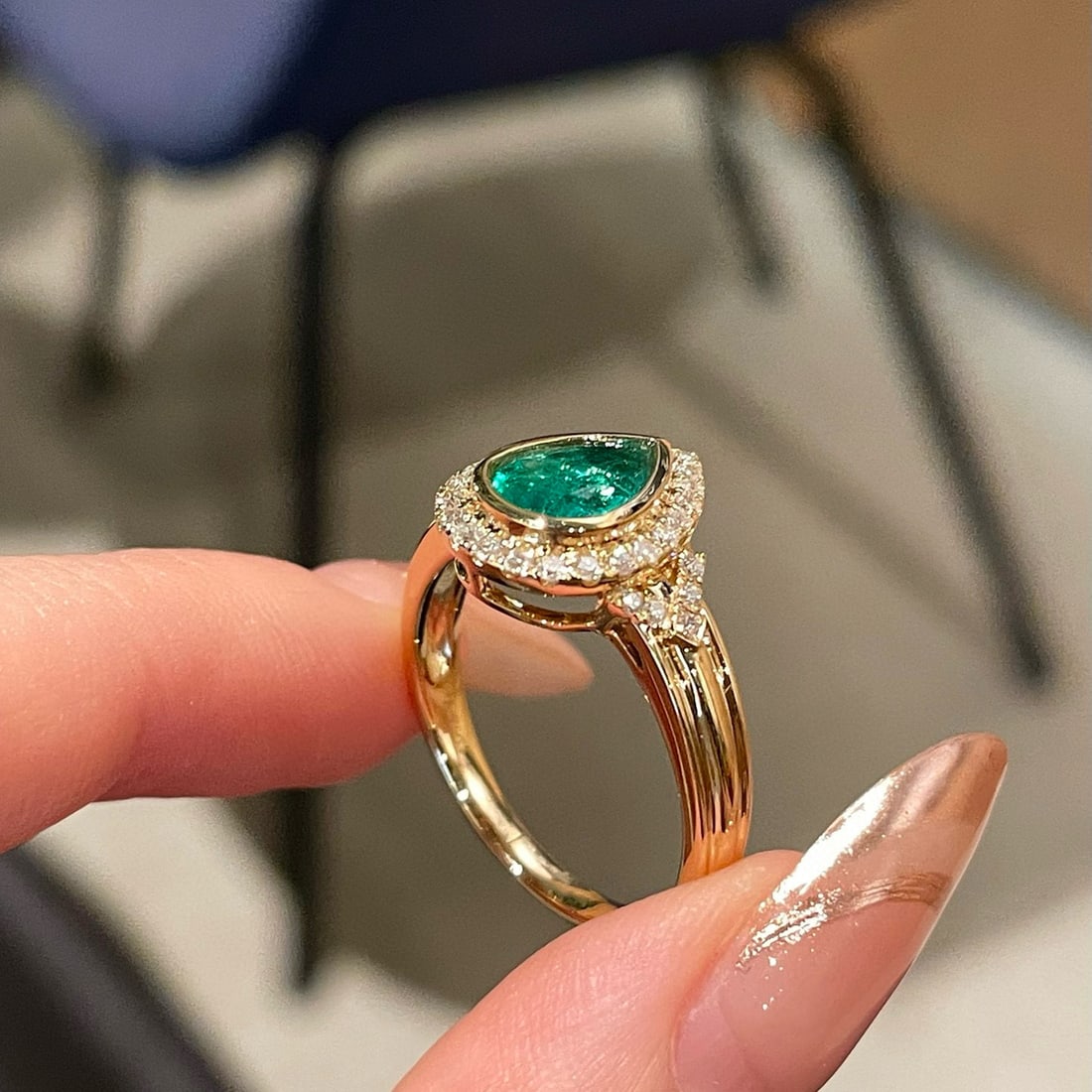 14k Gold 0.54 Ct Vivid Green Natural Emerald & Diamond Ring - 3