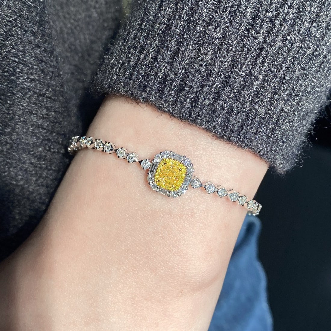 14k Gold 1.49 Ctw Natural Yellow Diamond & Diamond Bracelet - 4