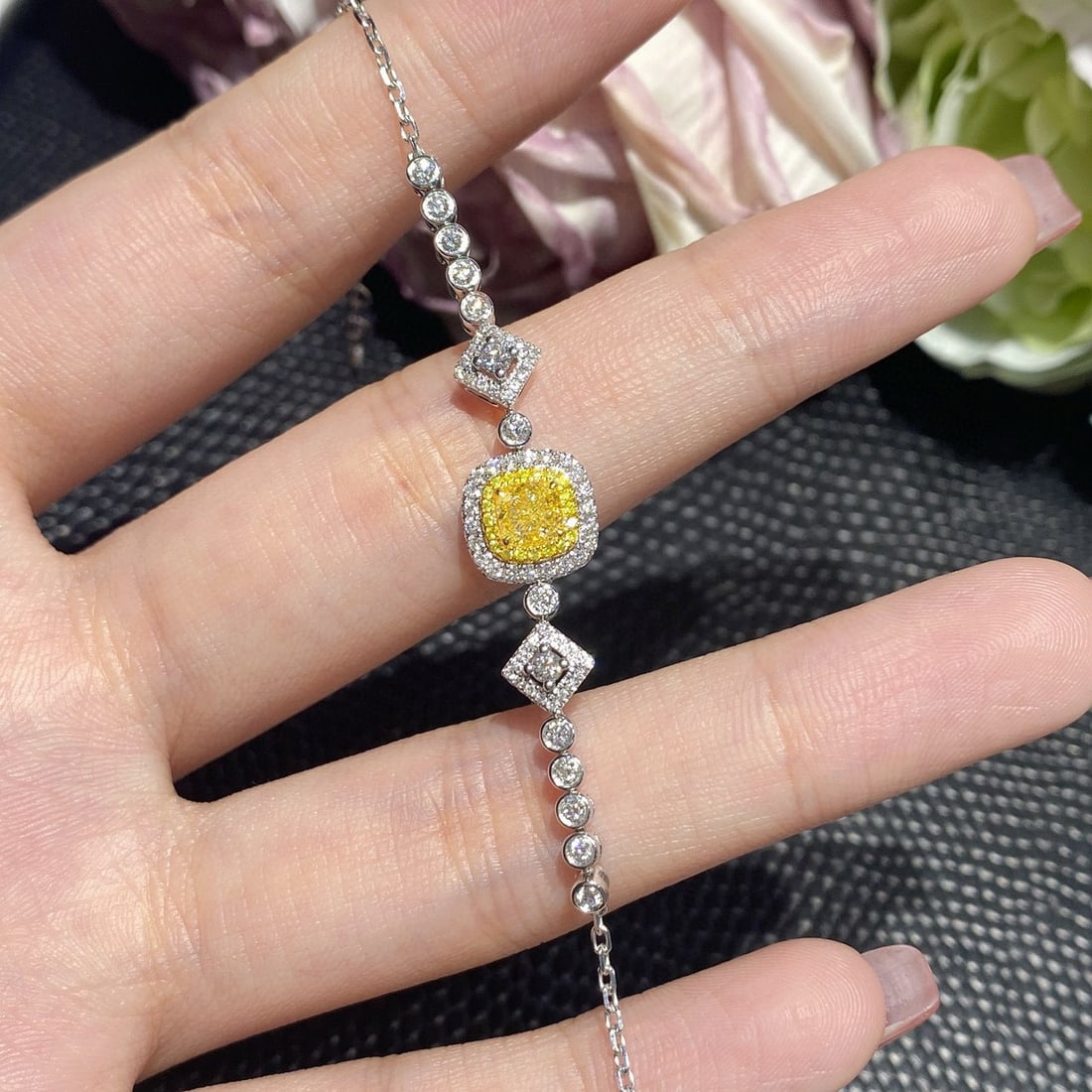 14k Gold 1.04 Ctw Natural Yellow Diamond & Diamond Bracelet - 2