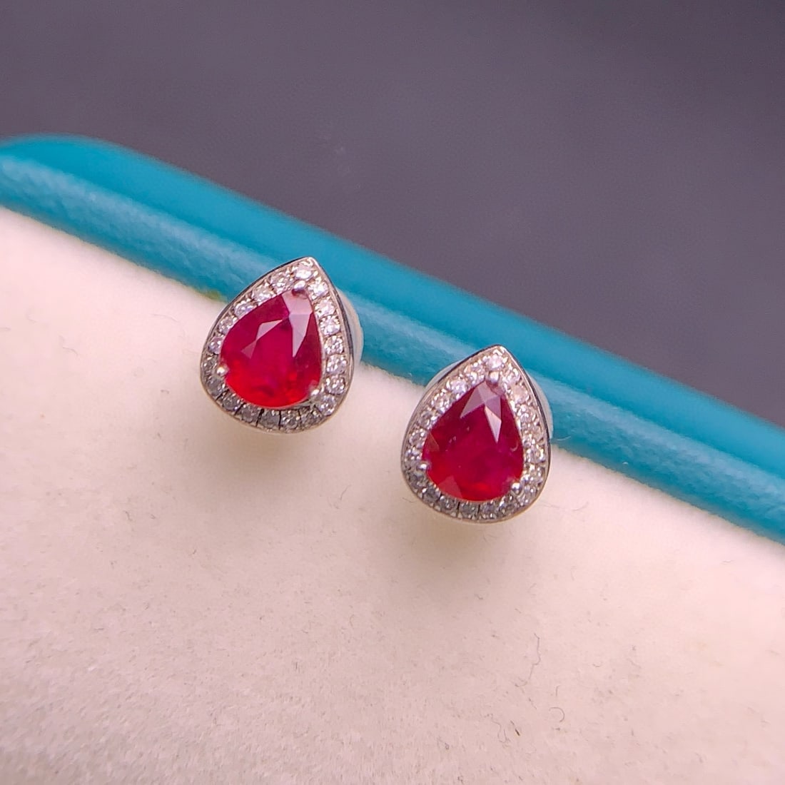 14k Gold 0.85 Ct Natural Ruby & Diamond Earrings - 3