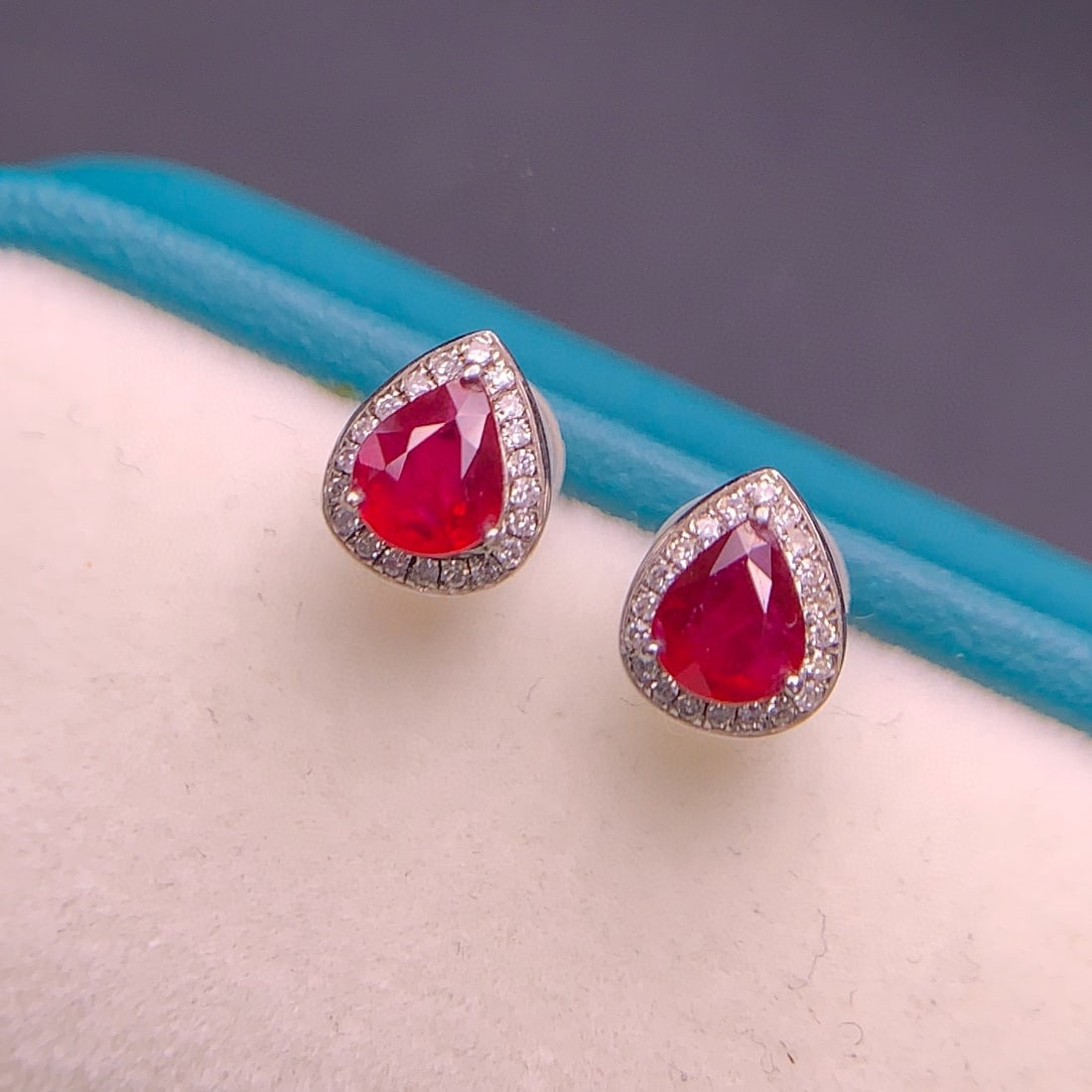 14k Gold 0.85 Ct Natural Ruby & Diamond Earrings - 7