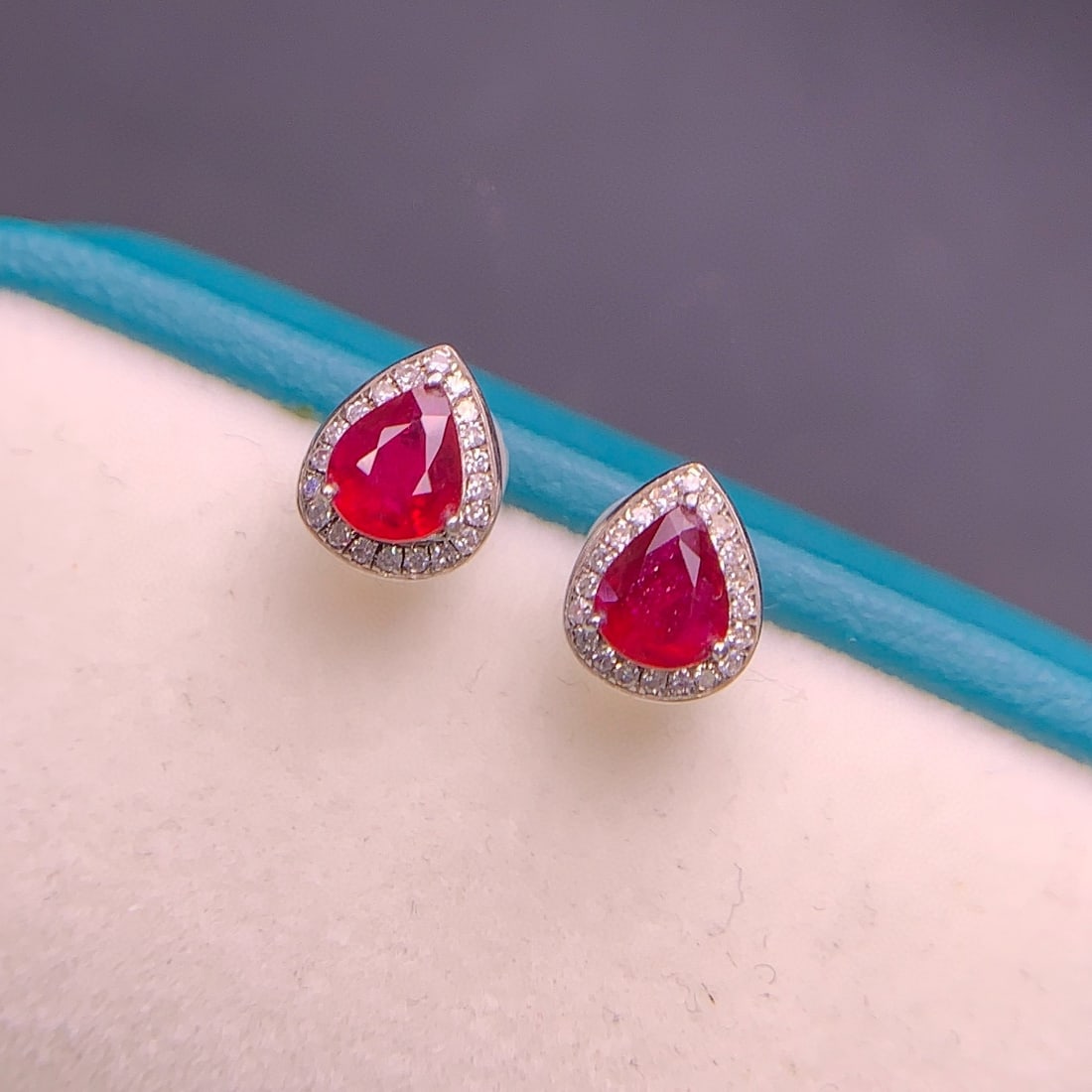 14k Gold 0.85 Ct Natural Ruby & Diamond Earrings - 8