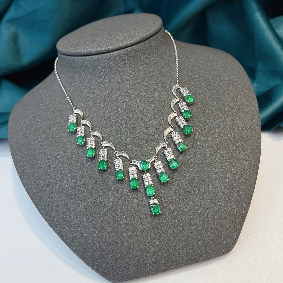 14k Gold 5.20 Ct Natural Emerald & Sapphire Necklace - 3