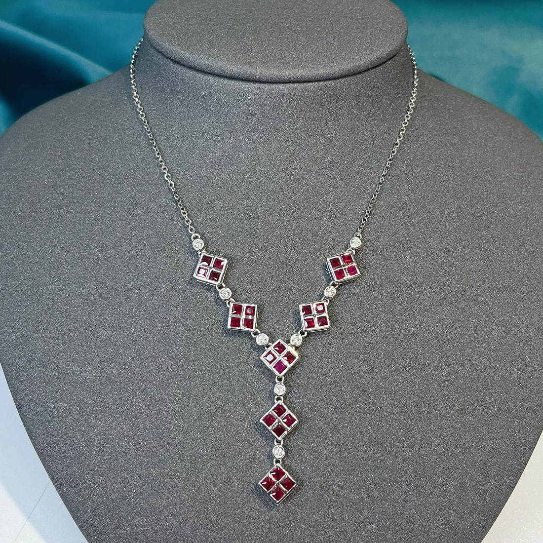 14k Gold 3.02 Ct Natural Ruby & Diamond Necklace: Ref:231090265 // gold content:14k gold // main gemstone:ruby // shape:princess // carat weight:3. 02ct // color:red // treatment:natural // // adjacent gemstone 2 : diamond // number of stones:8 //