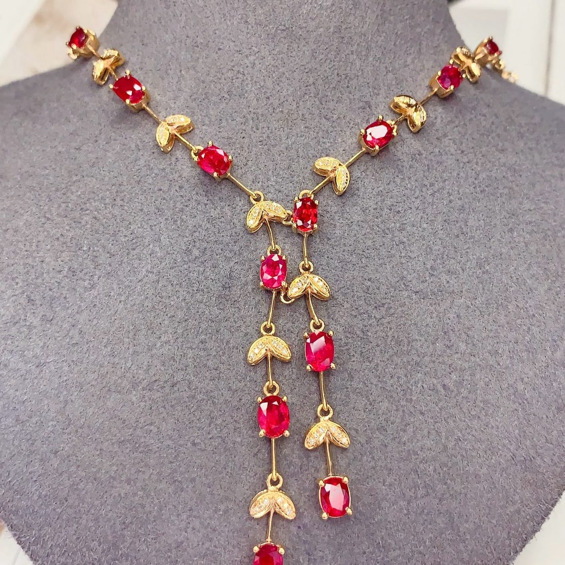 14k Gold 5.61 Ct Vivid Red Natural Ruby & Diamond Necklace - 4