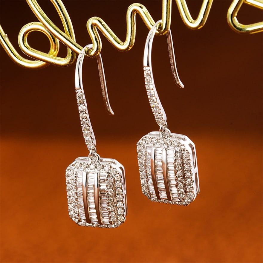 14k Gold 0.54 Ct Natural H Diamond Earrings: Ref:231090307 // gold content:14k gold // main gemstone:diamond // shape:multiple // carat weight:0. 54ct // clarity grade:vs-si // color:h // treatment:natural // High Estimate: 4300Condition: