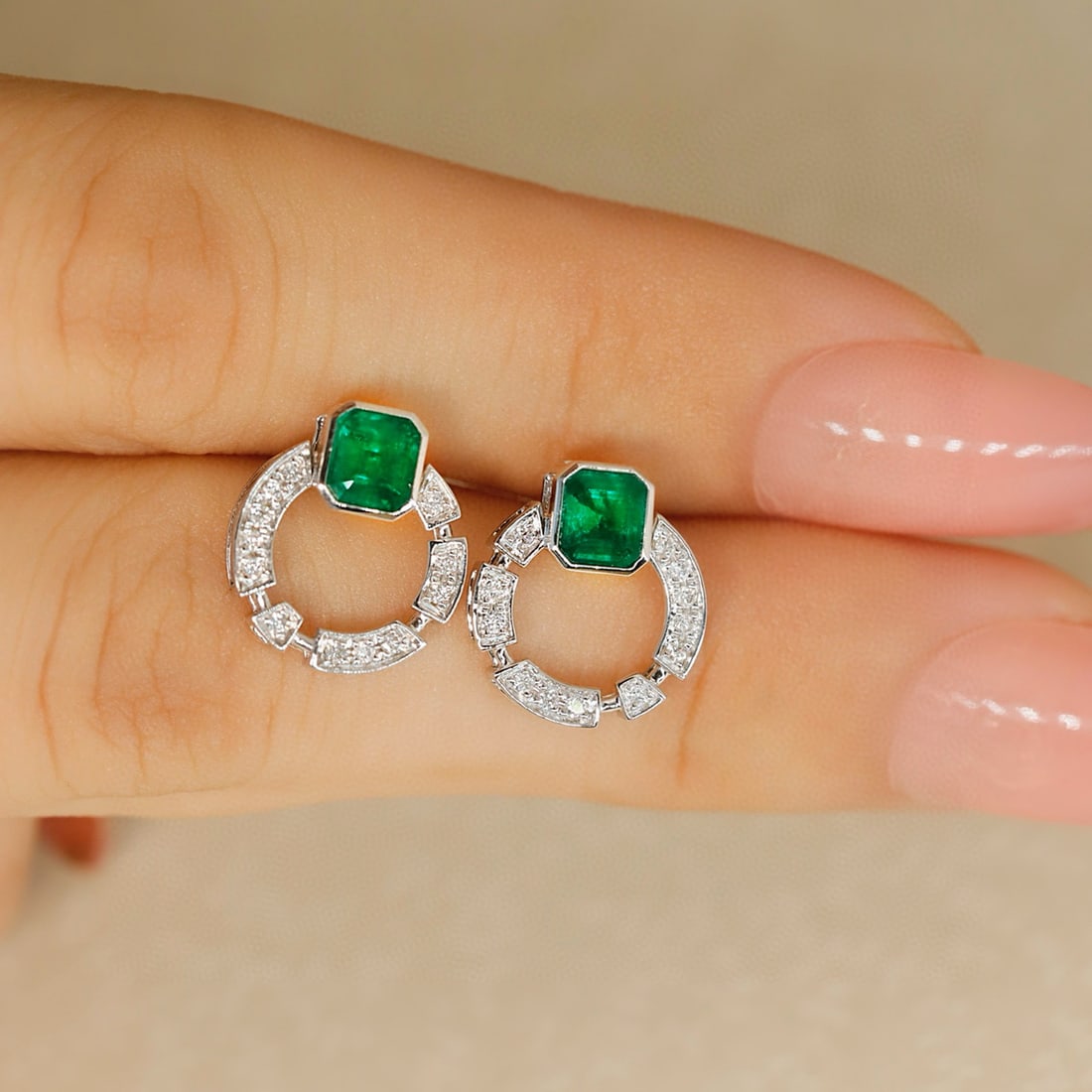 14k Gold 0.70 Ctw Vivid Green Natural Emerald & Diamond Earrings - 2