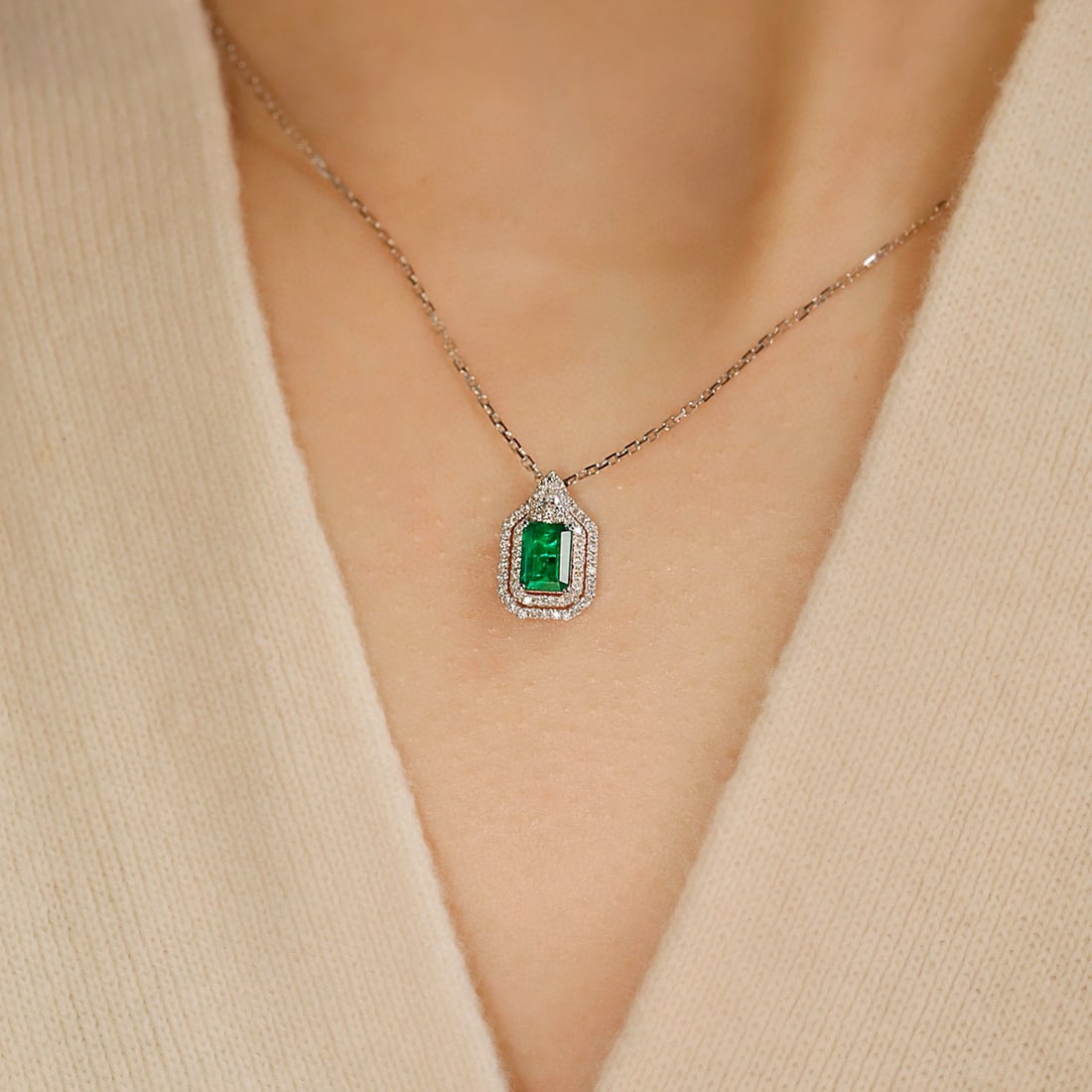 14k Gold 0.66 Ctw Vivid Green Natural Emerald & Diamond Necklace - 4