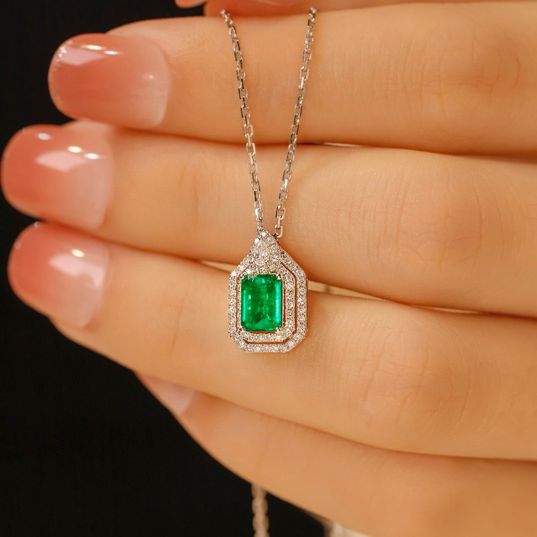 14k Gold 0.66 Ctw Vivid Green Natural Emerald & Diamond Necklace - 5