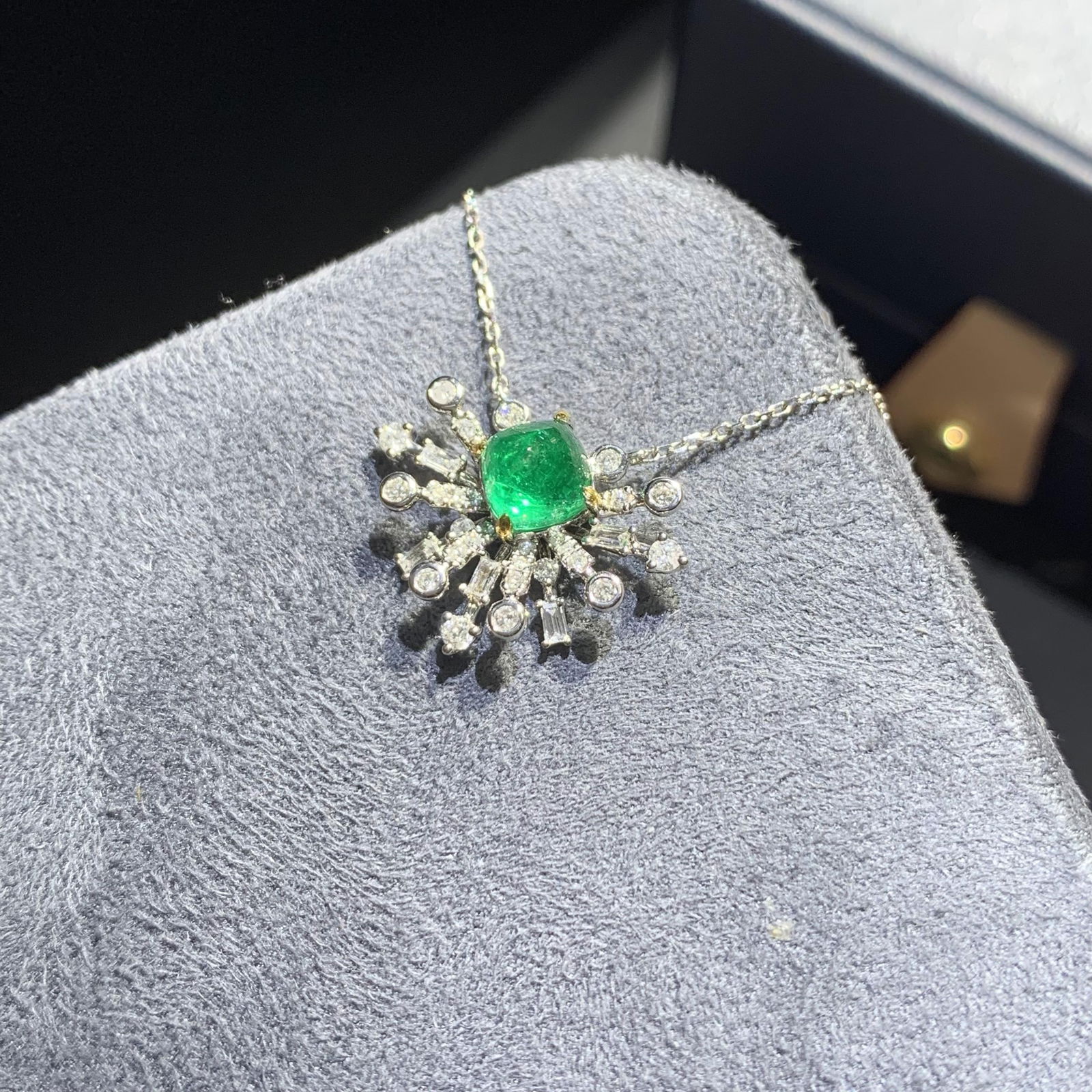 14k Gold 1.38 Ctw Natural Emerald & Diamond Necklace - 3