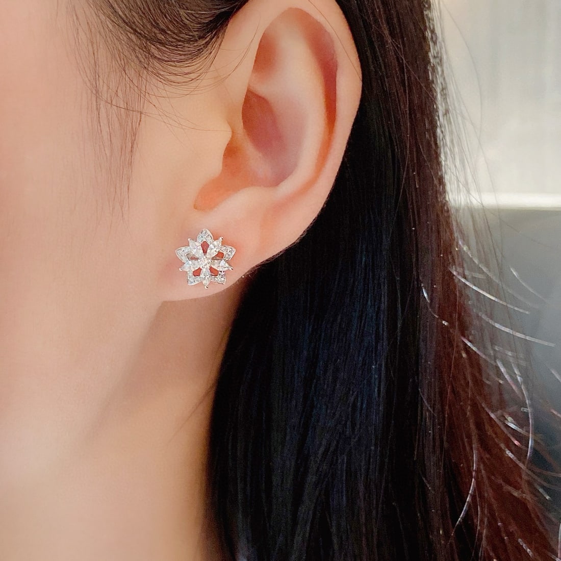 14k Gold 0.62 Ctw Natural H Diamond Earrings - 4