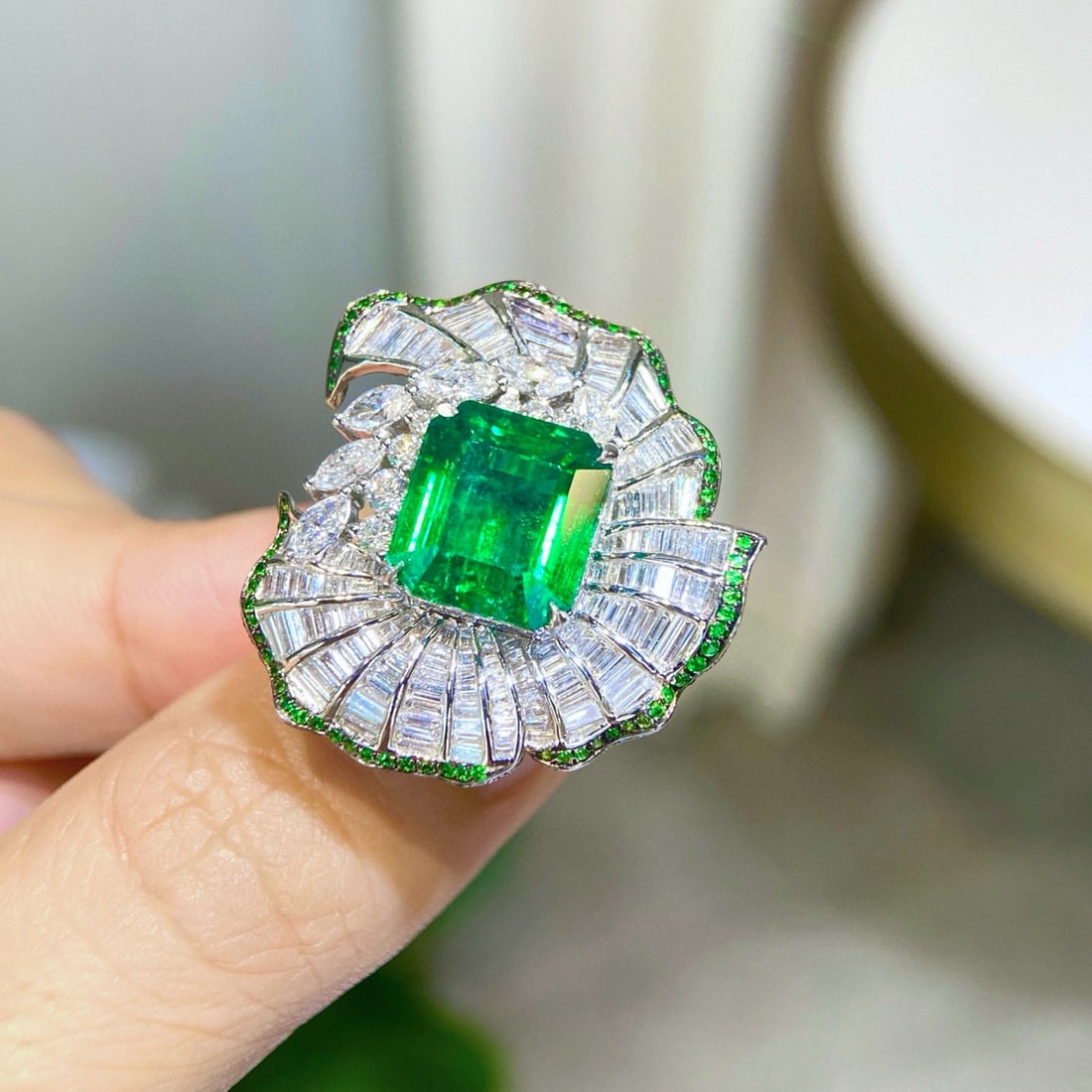 14k Gold 8.58 Ctw Vivid Green Natural Emerald & Diamond Ring/pendant( Without Chain ) - 2