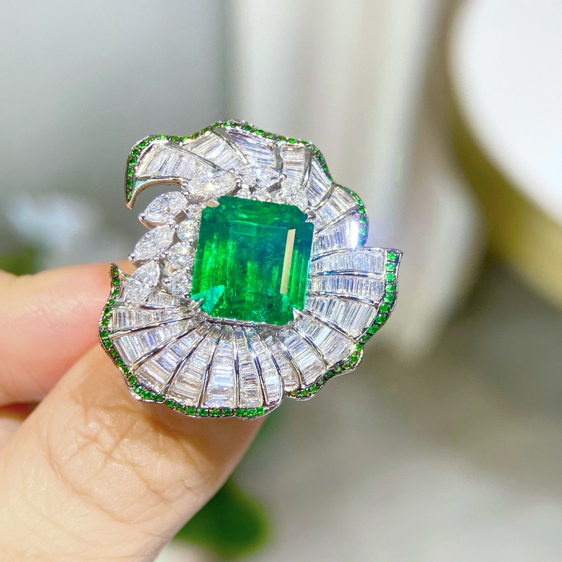 14k Gold 8.58 Ctw Vivid Green Natural Emerald & Diamond Ring/pendant( Without Chain ) - 3