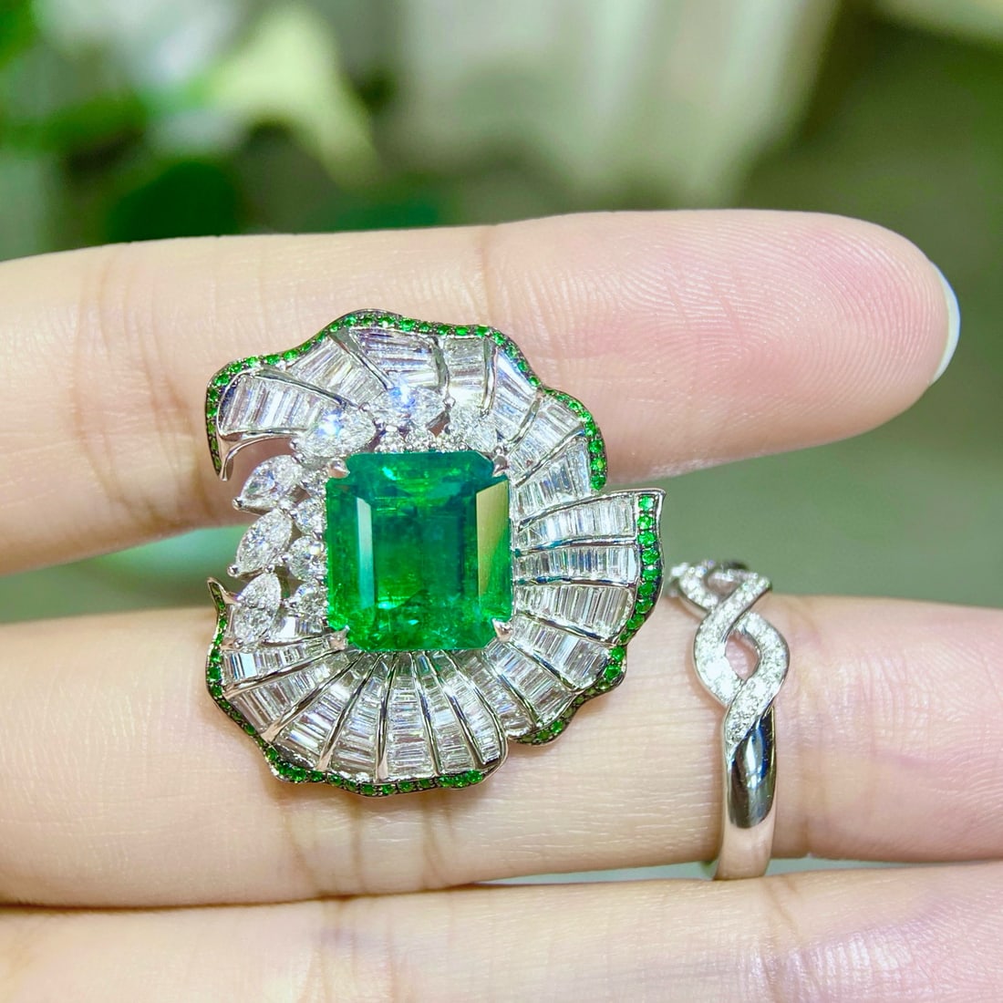 14k Gold 8.58 Ctw Vivid Green Natural Emerald & Diamond Ring/pendant( Without Chain ) - 4