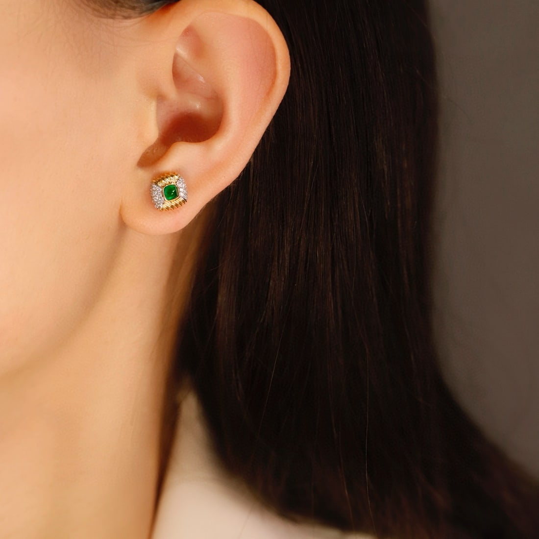 14k Gold 0.56 Ctw Vivid Green Natural Emerald & Diamond Earrings - 4