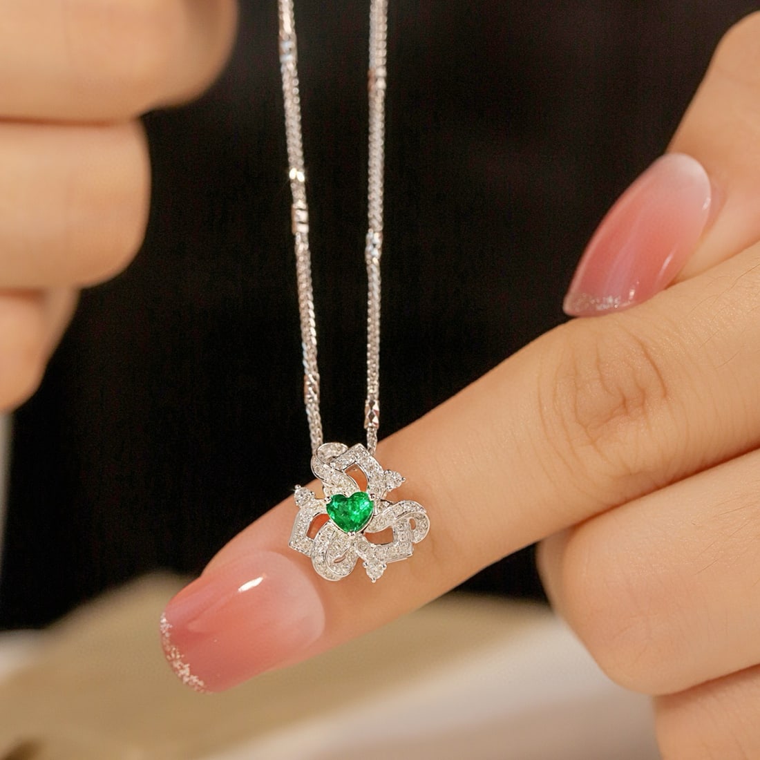 14k Gold 0.31 Ctw Vivid Green Natural Emerald & Diamond Necklace - 3