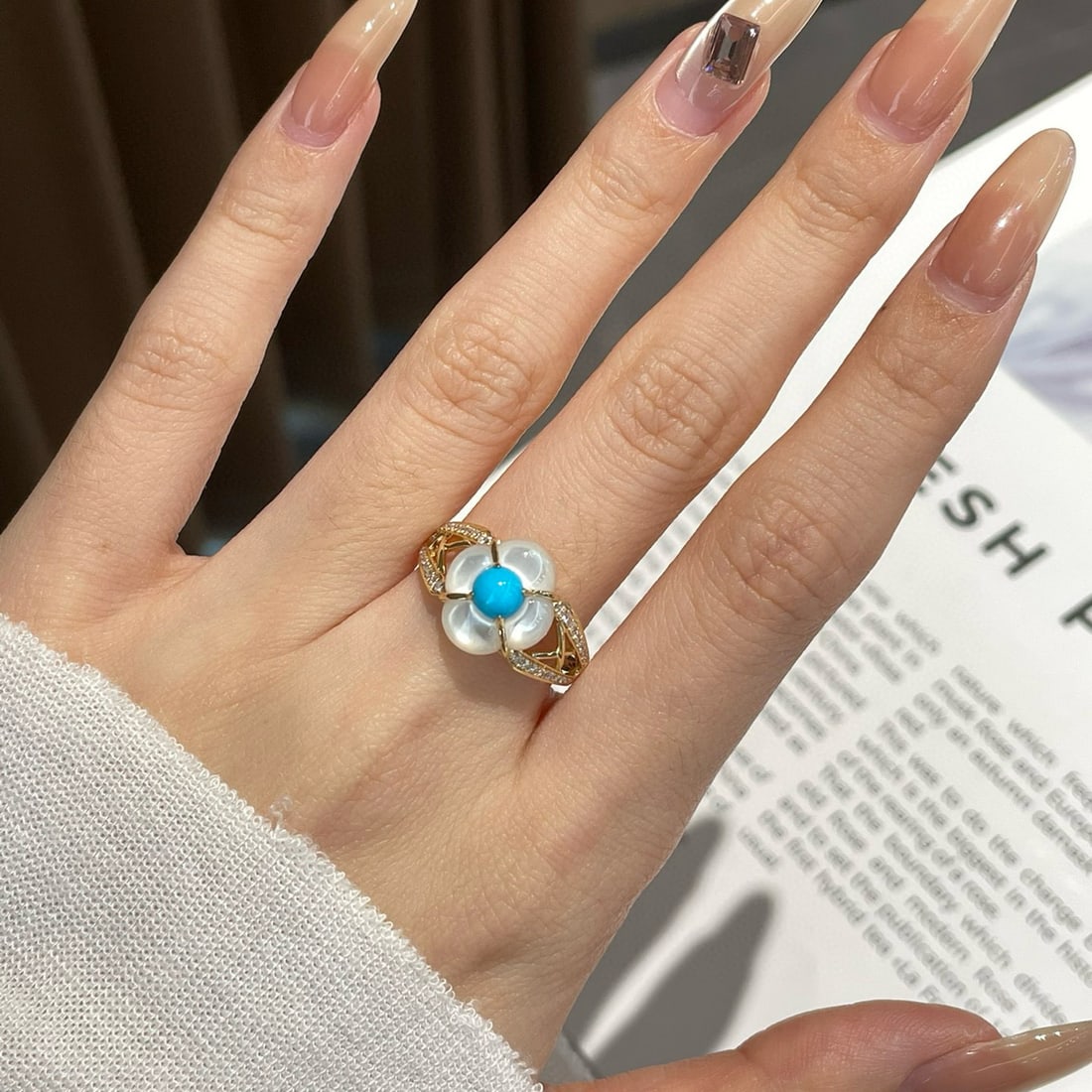 14k Gold 0.6 Ct Natural Blue Turquoise & Diamond Ring - 2