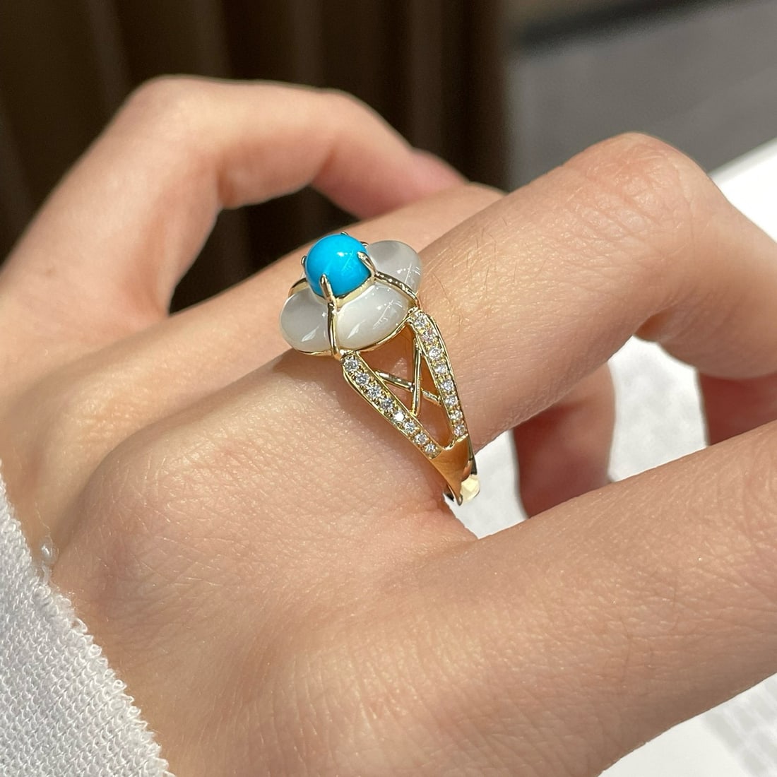 14k Gold 0.6 Ct Natural Blue Turquoise & Diamond Ring - 3
