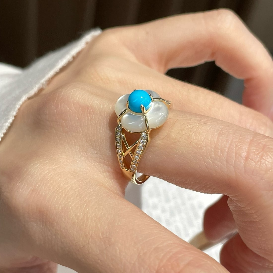 14k Gold 0.6 Ct Natural Blue Turquoise & Diamond Ring - 4