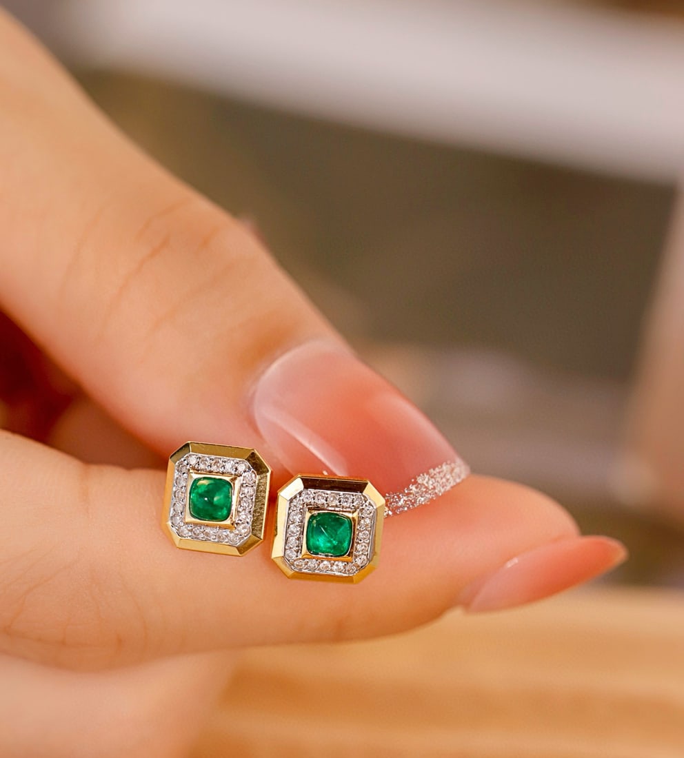14k Gold 0.50 Ctw Vivid Green Natural Emerald & Diamond Earrings: Ref:231090434 // gold content:14k gold // main gemstone:emerald // shape:sugar-loaf // carat weight:0. 33ct // color:vivid green // treatment:natural // // adjacent gemstone 2 : diamond //