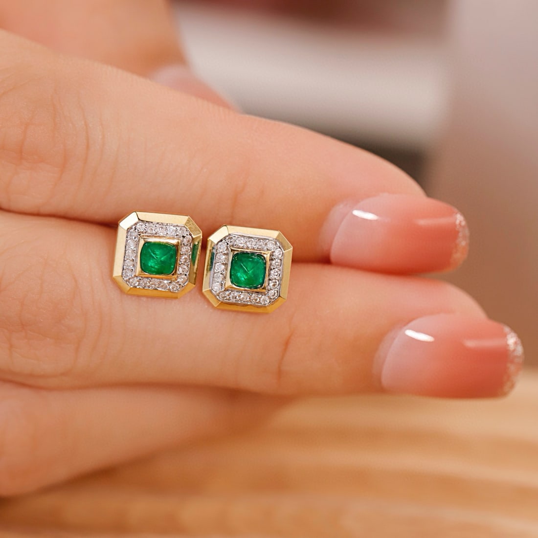 14k Gold 0.50 Ctw Vivid Green Natural Emerald & Diamond Earrings - 2