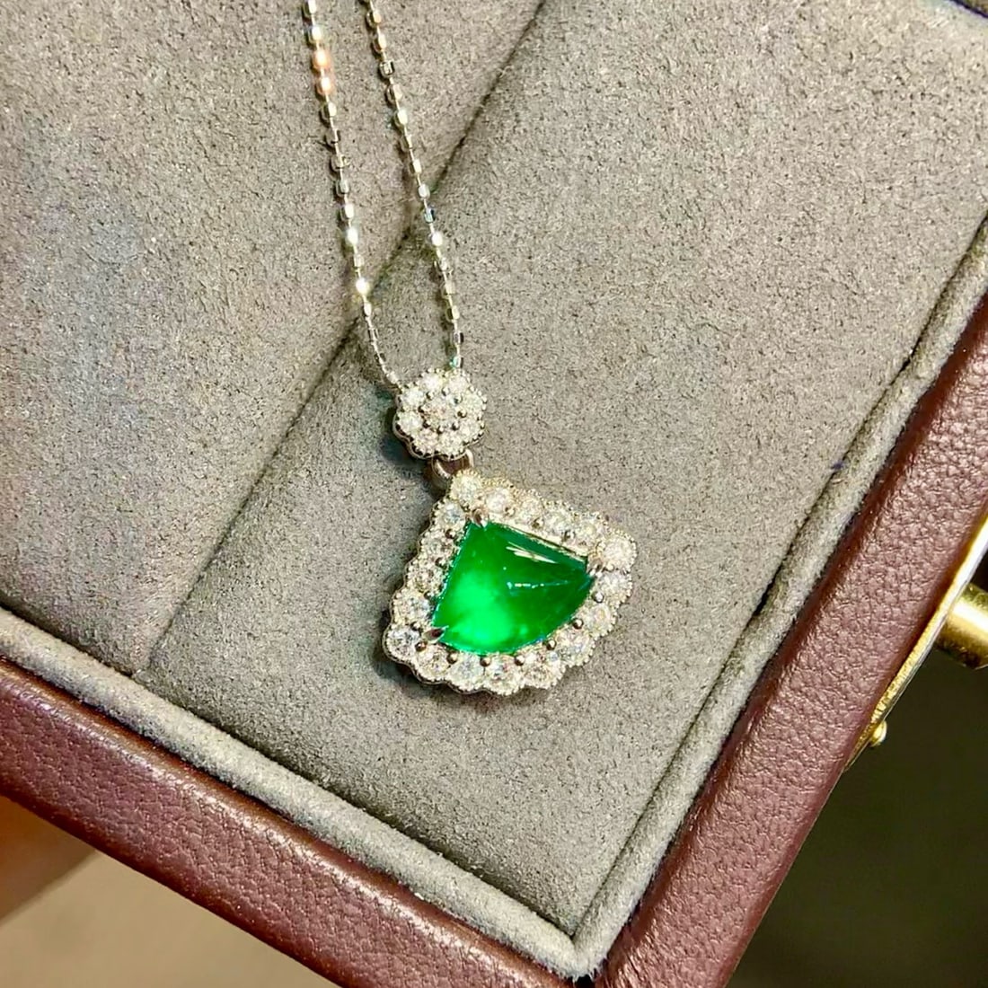 14k Gold 1.72 Ctw Vivid Green Natural Emerald & Diamond Pendant( Without Chain ) - 3