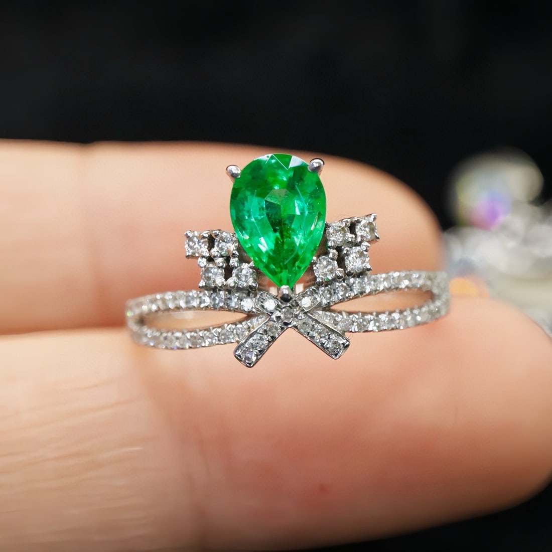 14k Gold 0.92 Ctw Vivid Green Natural Emerald & Diamond Ring - 3