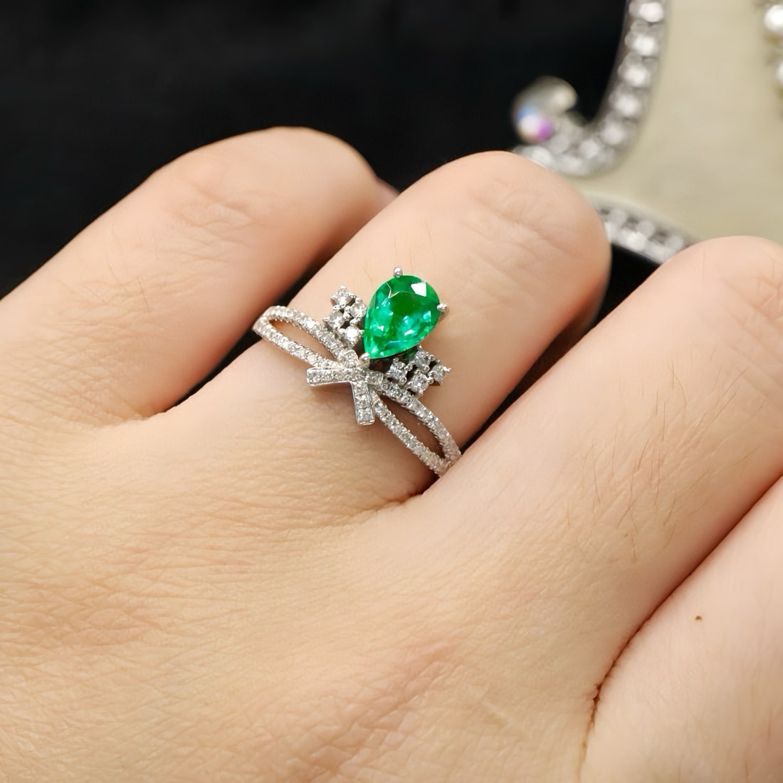 14k Gold 0.92 Ctw Vivid Green Natural Emerald & Diamond Ring - 6