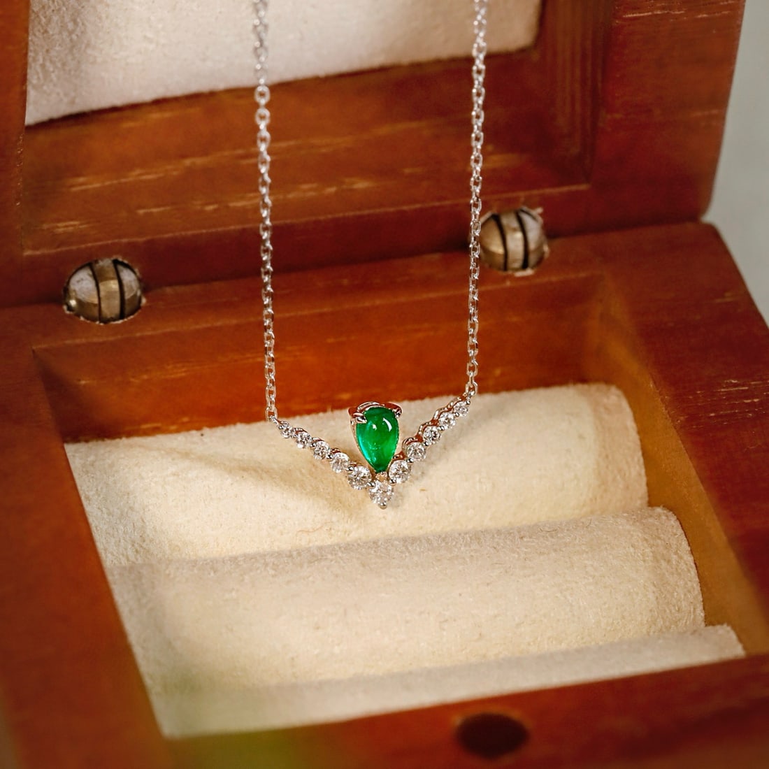 14k Gold 0.33 Ctw Vivid Green Natural Emerald & Diamond Necklace: Ref:231090448 // gold content:14k gold // main gemstone:emerald // shape:pear // carat weight:0. 2ct // color:vivid green // treatment:natural // // adjacent gemstone 2 : diamond // shape:round //