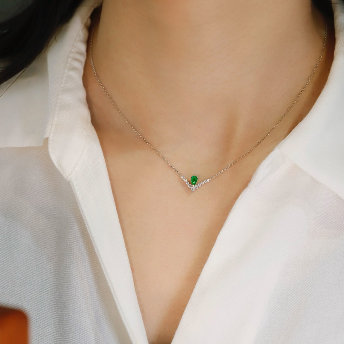 14k Gold 0.33 Ctw Vivid Green Natural Emerald & Diamond Necklace - 3