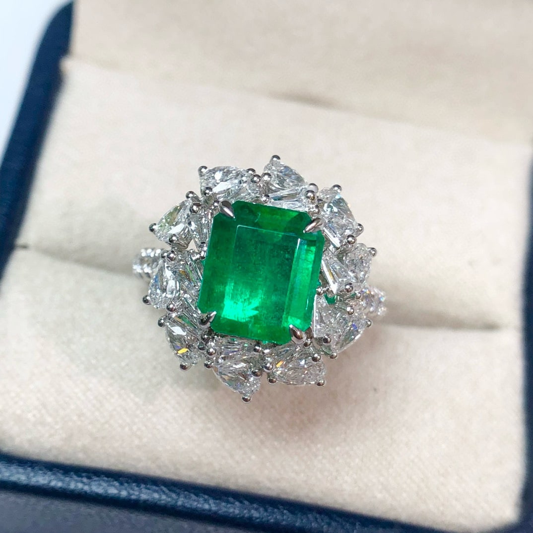 14k Gold 3.99 Ctw Vivid Green Natural Emerald & Diamond Ring (1 of 8)