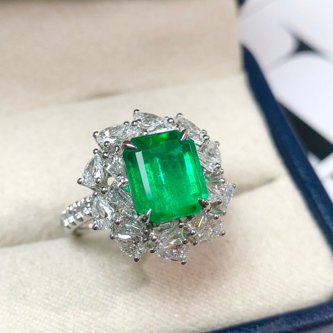 14k Gold 3.99 Ctw Vivid Green Natural Emerald & Diamond Ring - 3