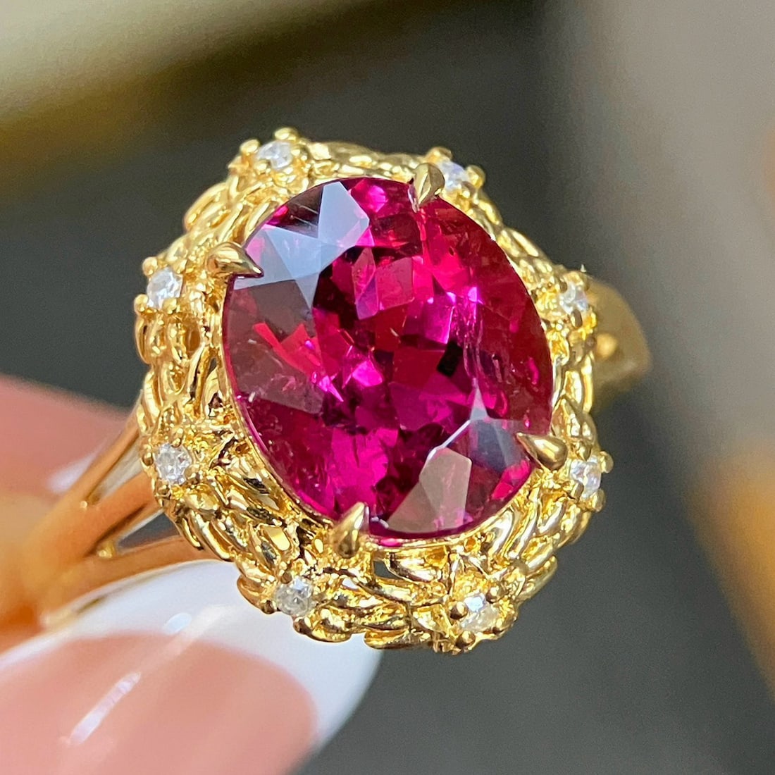 14k Gold 3.47 Ctw Natural Tourmaline & Diamond Ring: Ref:230942021 // gold content:14k gold // ring size:7. 25us // // main gemstone:tourmaline // shape:oval // carat weight:3. 41ct // color:red // treatment:natural // // adjacent gemstone 2 : diamond /