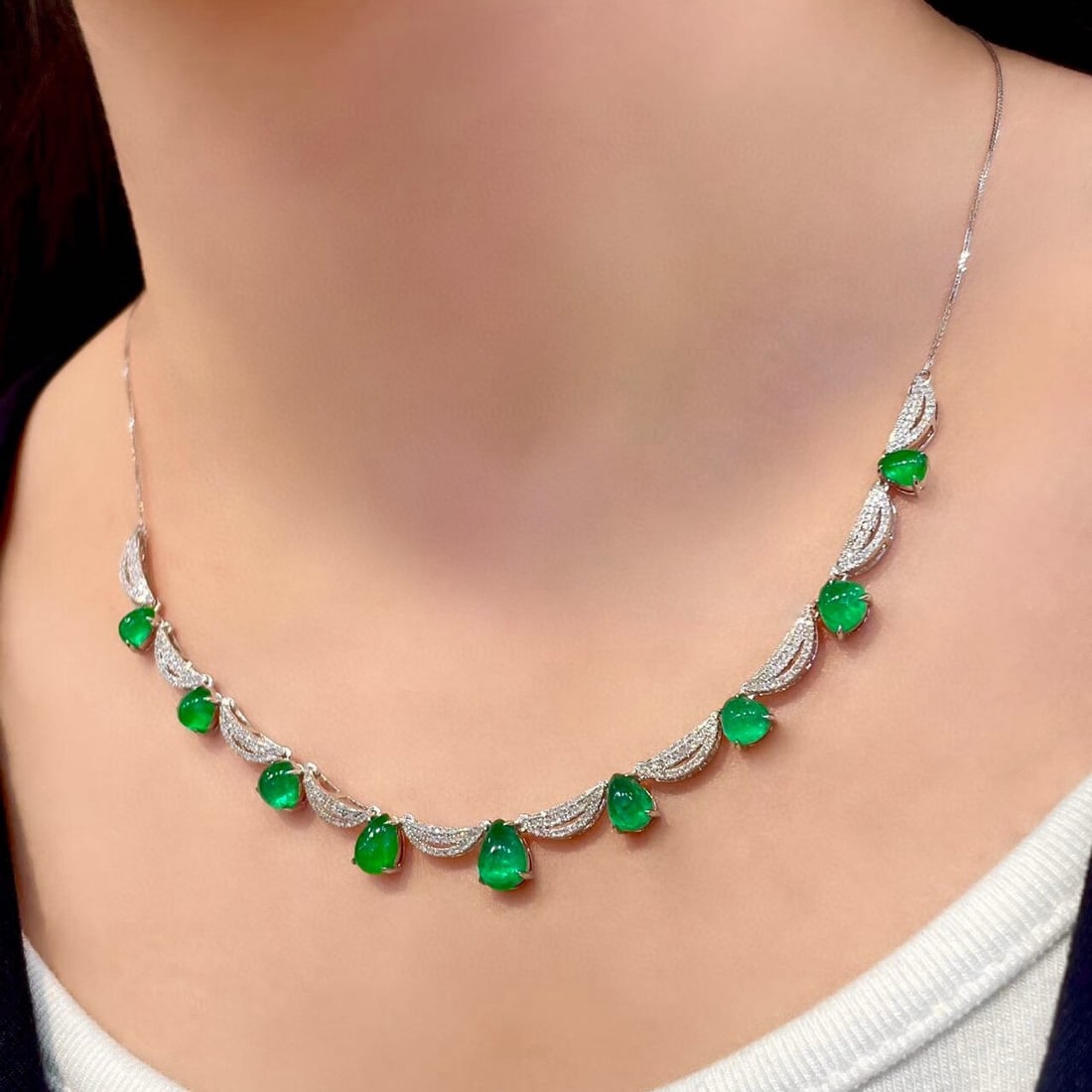 14k Gold 6 Ct Vivid Green Natural Emerald & Diamond Necklace - 6