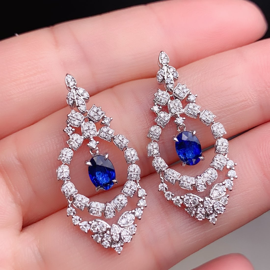 14k Gold 0.98 Ctw Vivid Blue Natural Sapphire & Diamond Earrings - 3