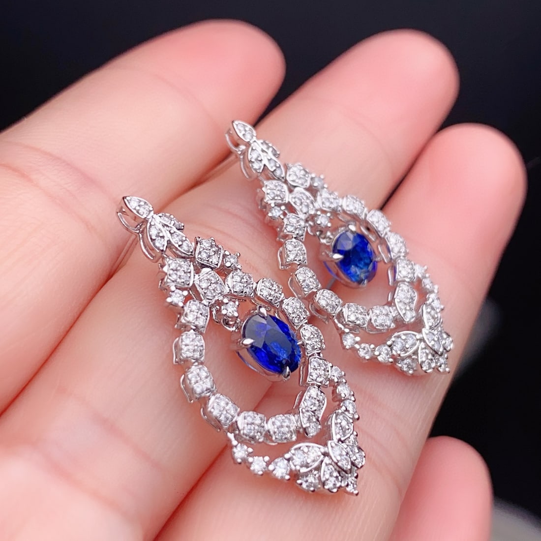 14k Gold 0.98 Ctw Vivid Blue Natural Sapphire & Diamond Earrings - 4