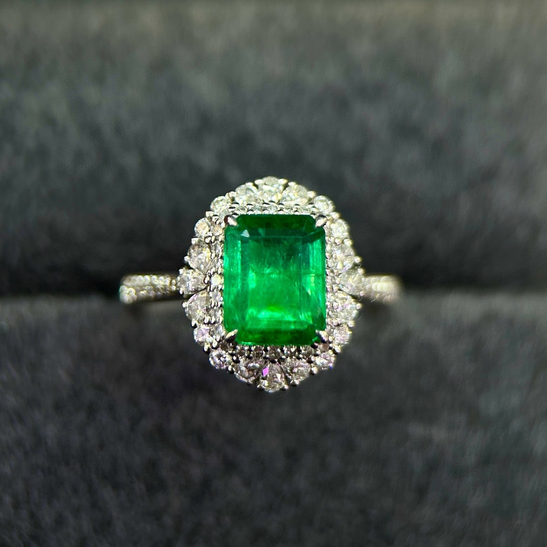 14k Gold 2.80 Ctw Vivid Green Natural Emerald & Diamond Ring (1 of 5)