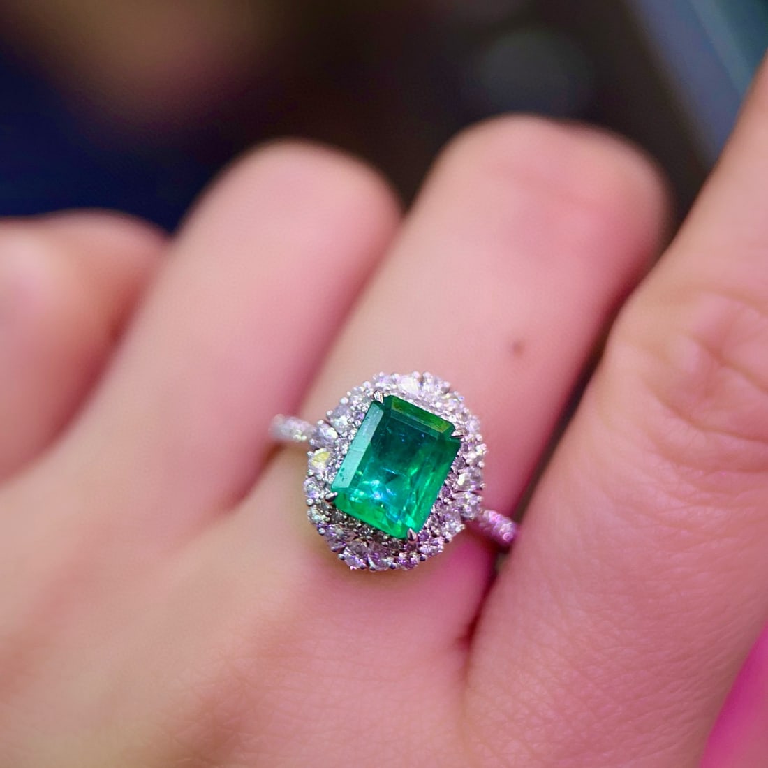 14k Gold 2.80 Ctw Vivid Green Natural Emerald & Diamond Ring - 4