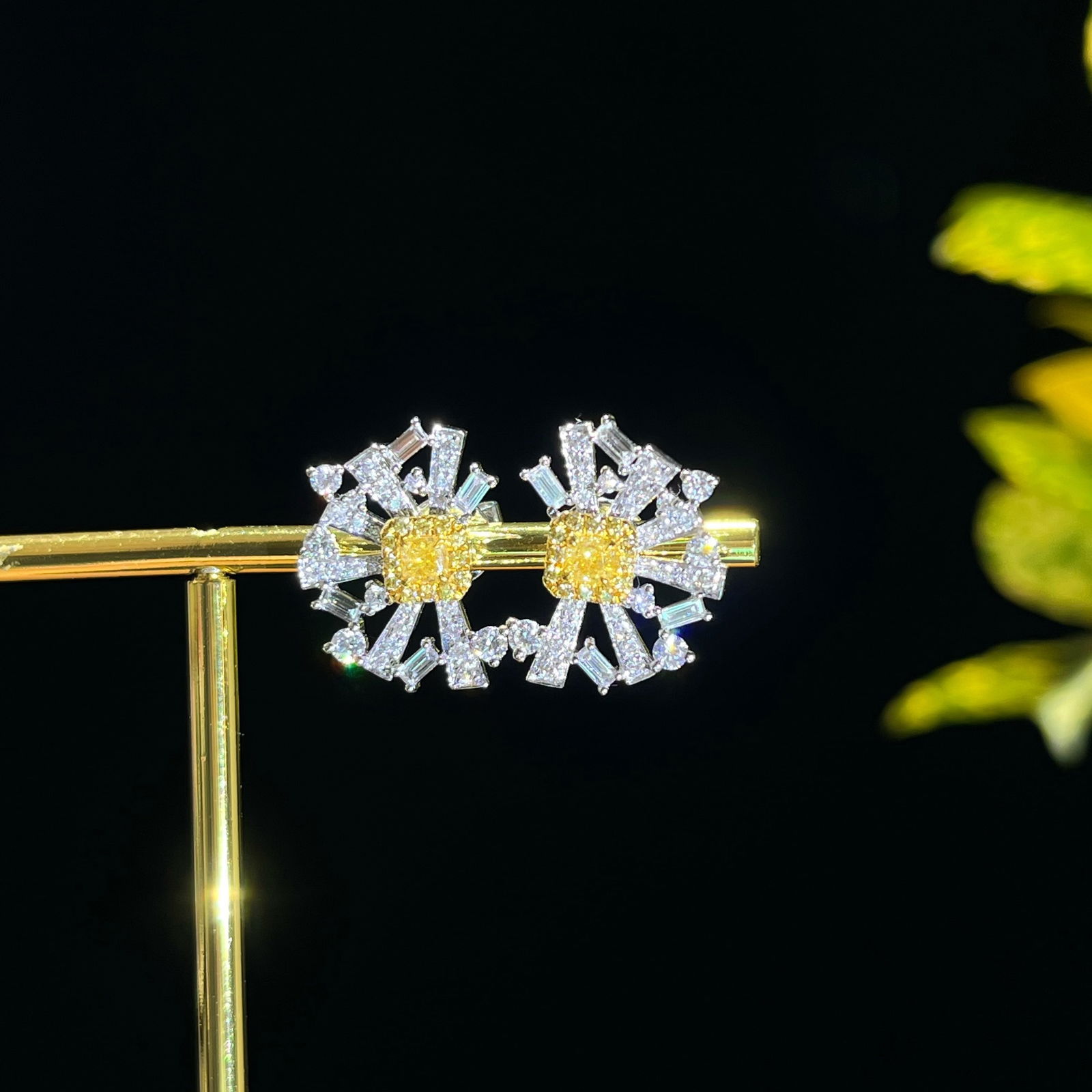 14k Gold 1.24 Ctw Natural Yellow Diamond & Diamond Earrings: Ref:230942046 // gold content:14k gold // main gemstone:yellow diamond // shape:cushion // carat weight:0. 34ct // color:yellow // treatment:natural // // adjacent gemstone 2 : diamond // shape:multip