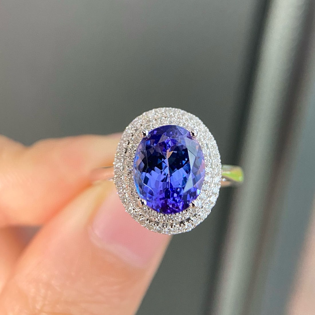 14k Gold 3.37 Ctw Natural Tanzanite & Diamond Ring: Ref:230942052 // gold content:14k gold // ring size:7. 25us // // main gemstone:tanzanite // shape:oval // carat weight:3. 11ct // color:blue // treatment:natural // // adjacent gemstone 2 :