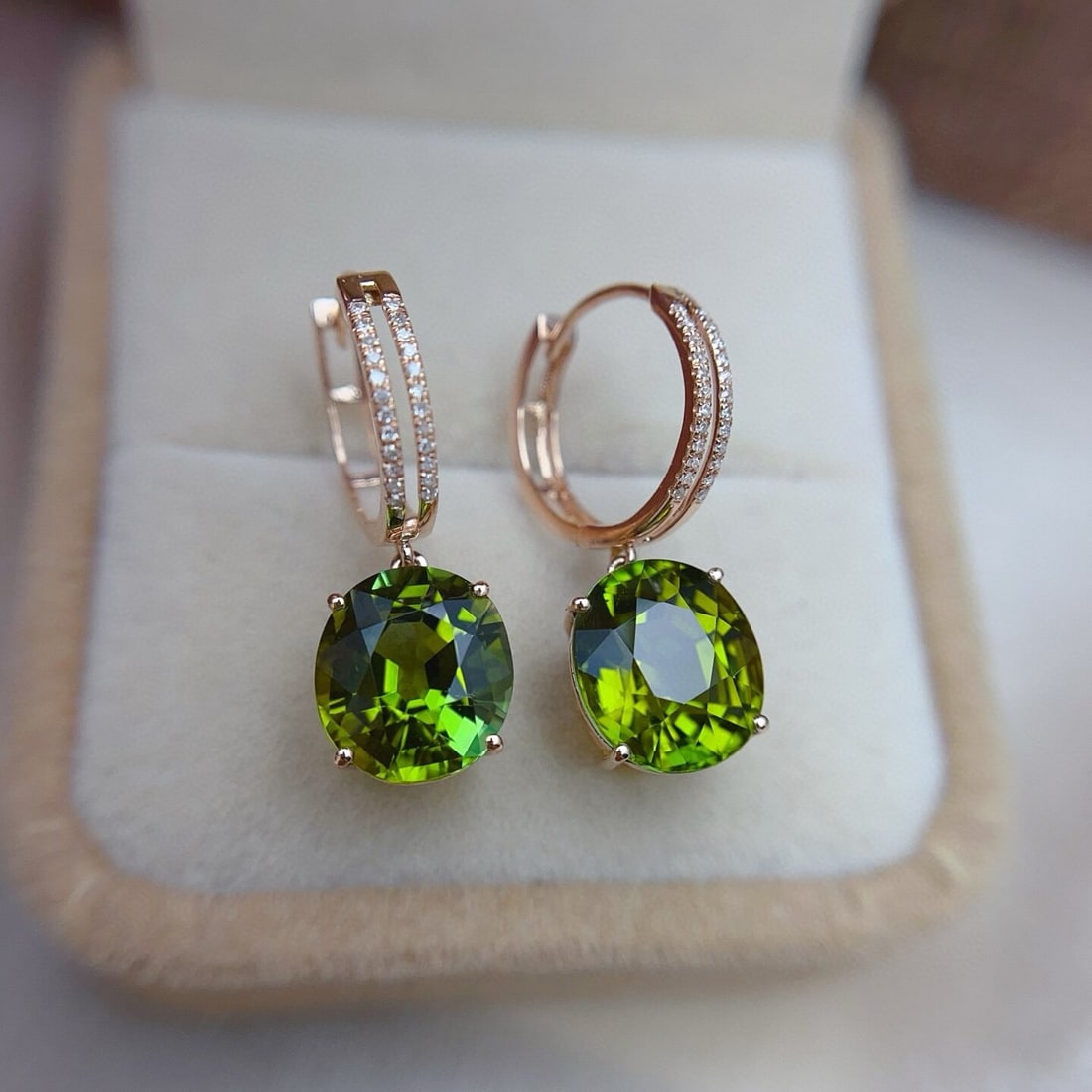 14k Gold 8.25 Ct Natural Tourmaline & Diamond Earrings: Ref:230942053 // gold content:14k gold // main gemstone:tourmaline // shape:oval // carat weight:8. 25ct // color:green // treatment:natural // // adjacent gemstone 2 : diamond // number of