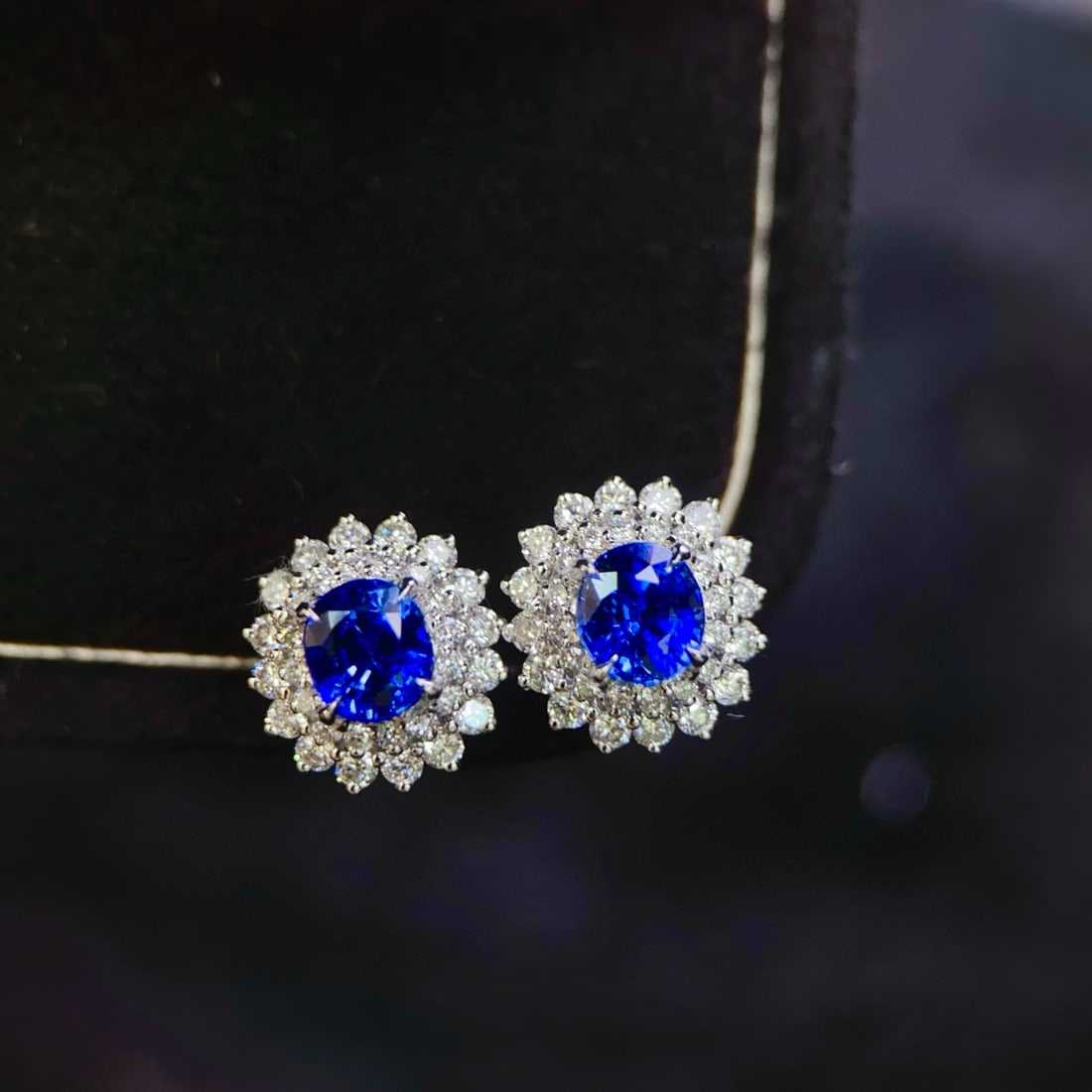 14k Gold 2.07 Ctw Natural Sapphire & Diamond Earrings: Ref:230942056 // gold content:14k gold // main gemstone:sapphire // shape:oval // carat weight:1. 4ct // color:royal blue // treatment:natural // // adjacent gemstone 2 : diamond // shape:round //