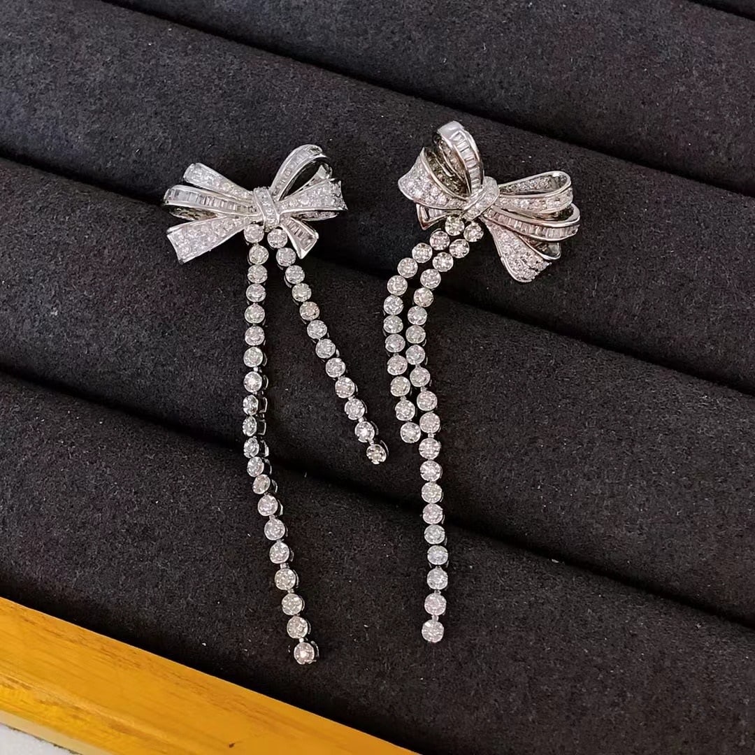 14k Gold 1.90 Ct Natural H Diamond Earrings: Ref:230942059 // gold content:14k gold // main gemstone:diamond // shape:multiply // carat weight:1. 90ct // clarity grade:vs-si // color:h // treatment:natural // Condition: NewLow Estimate: