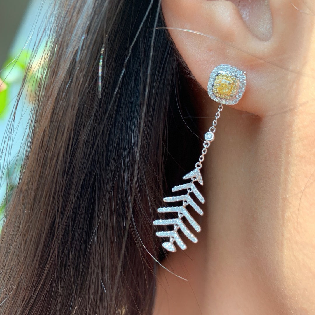 14k Gold 0.9 Ct Natural Color Diamond Earrings - 3